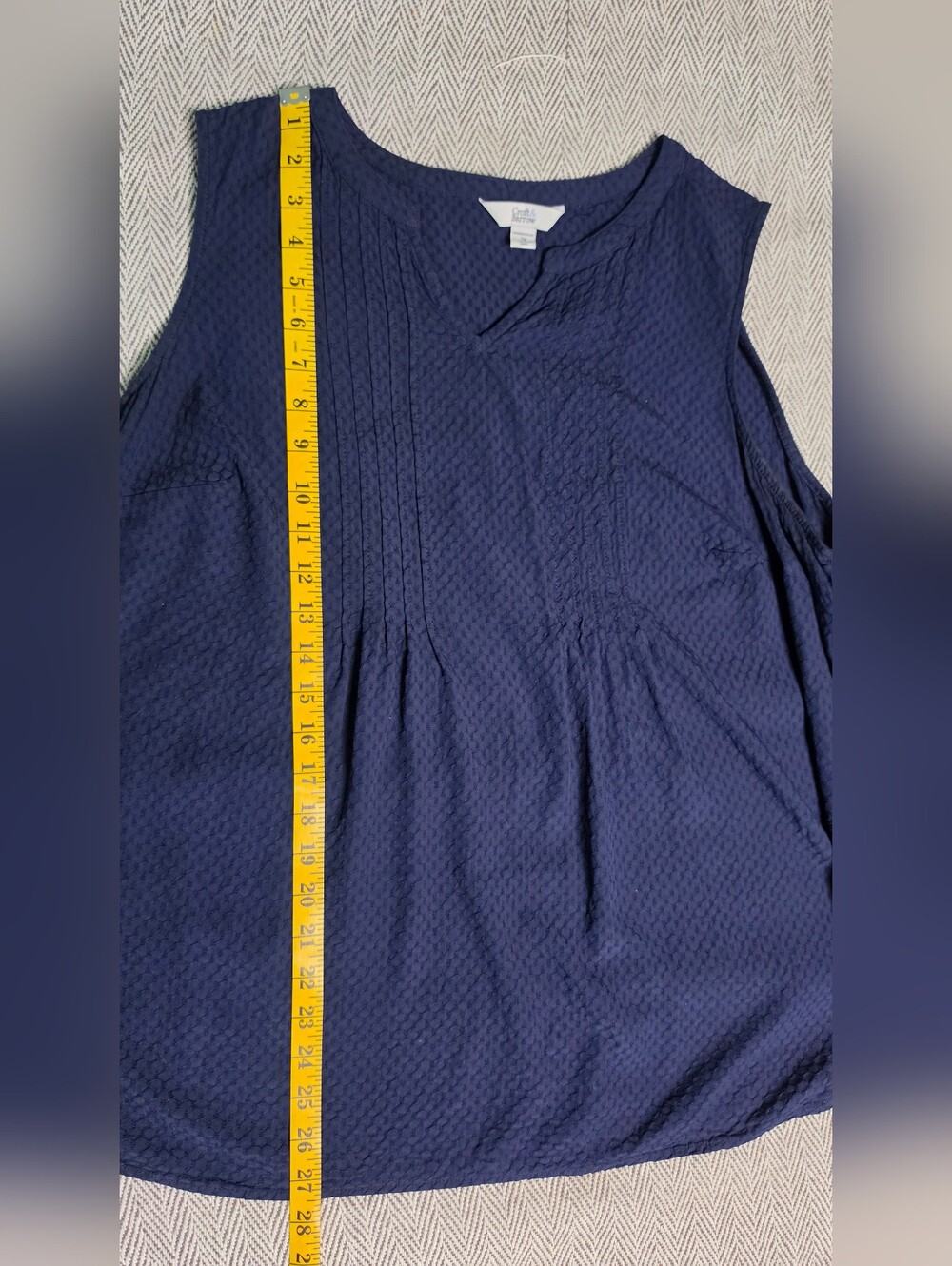 Croft & Barrow Navy Sleeveless Pintuck V-Notch Blouse, 2X - Picture 6 of 6